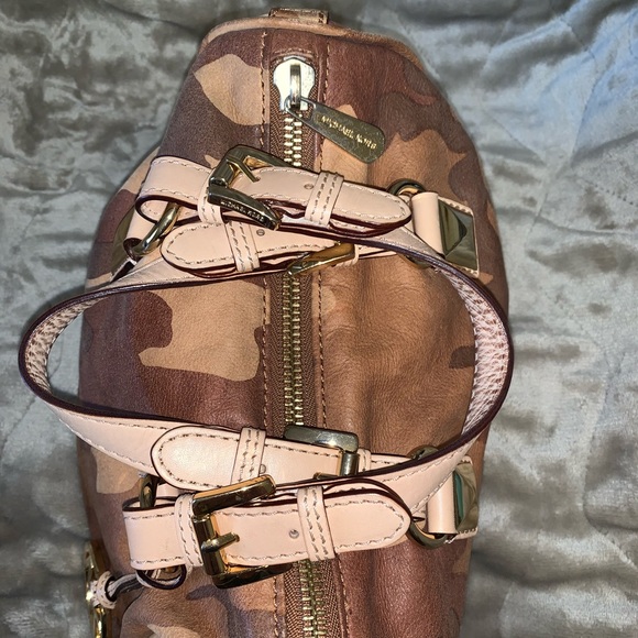 Michael Kors Small Camo Grayson Handbag with Gold Hardware. Classic and Chic! - Picture 4 of 10